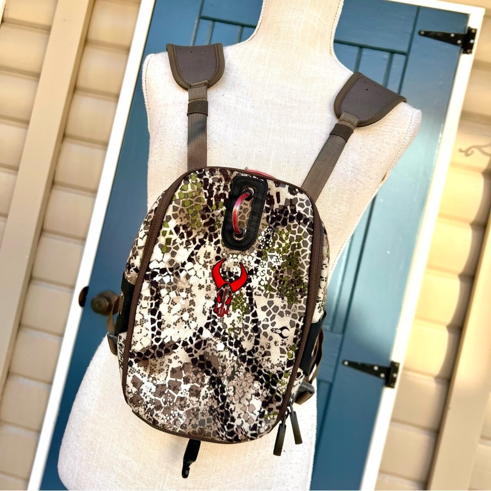 Badlands Mag Bino Case Approach Camouflage Mini Backpack